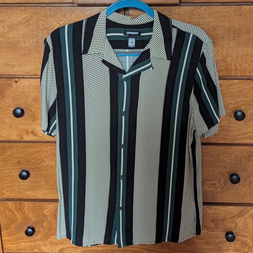 Express mens' camp collar shirt, medium, 100% viscose